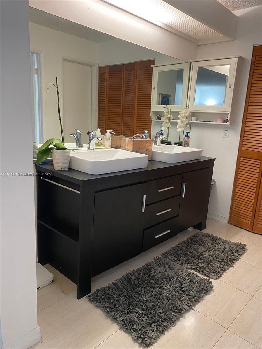 KENLAND WALK CONDO III - Residential Lease