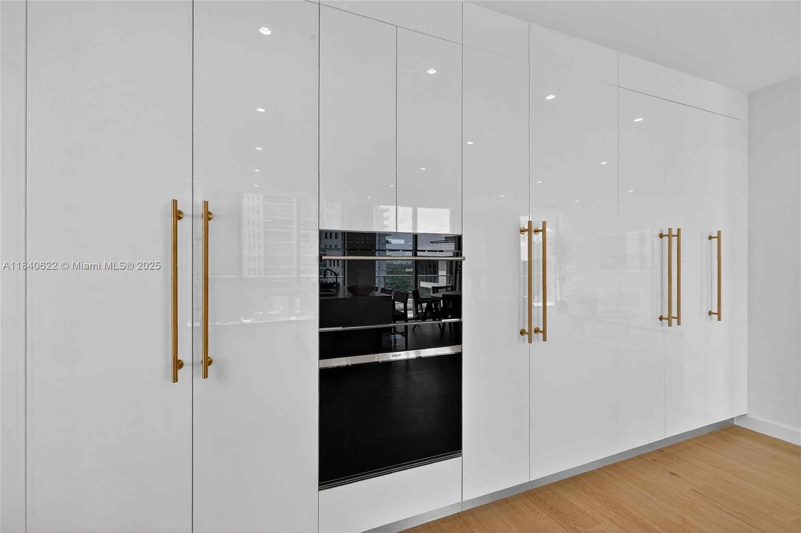 2655 SOUTH BAYSHORE DRIVE - Residential