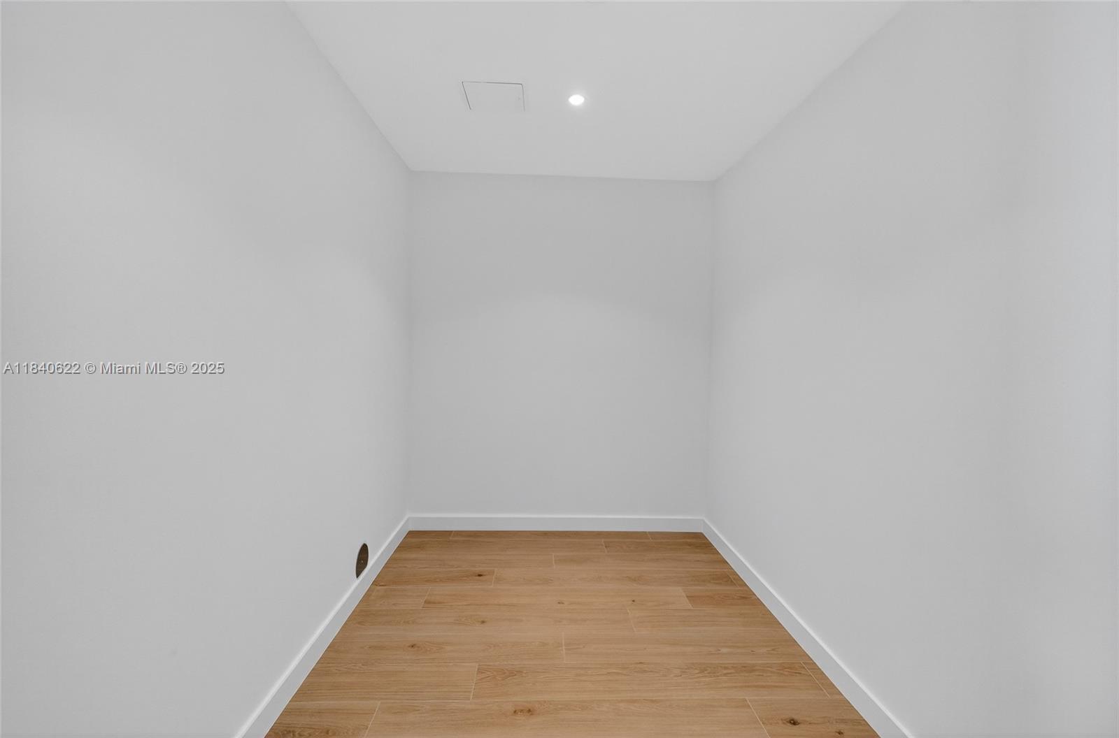 2655 SOUTH BAYSHORE DRIVE - Residential