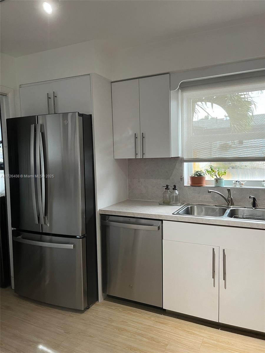 HOLLYWOOD HILLS - Residential