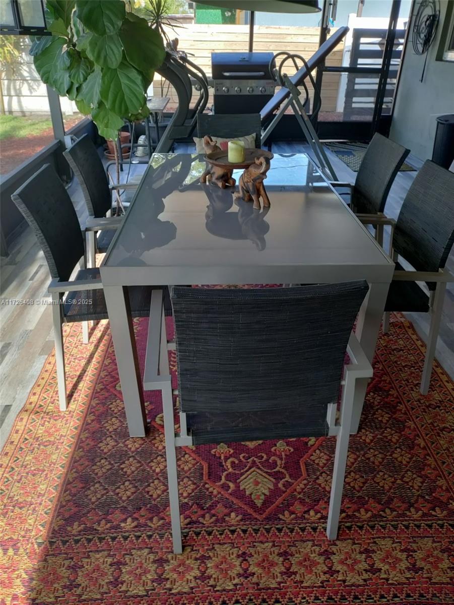 HOLLYWOOD HILLS - Residential