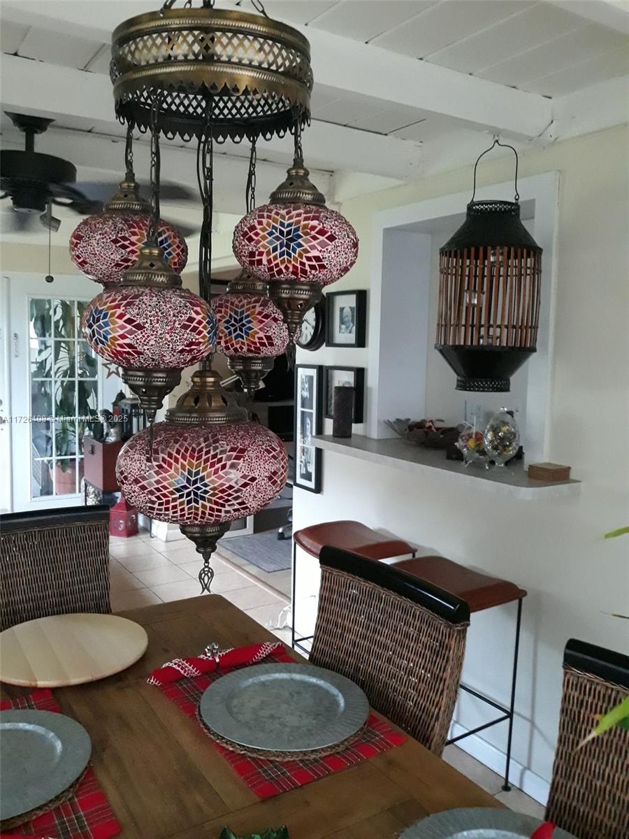 HOLLYWOOD HILLS - Residential