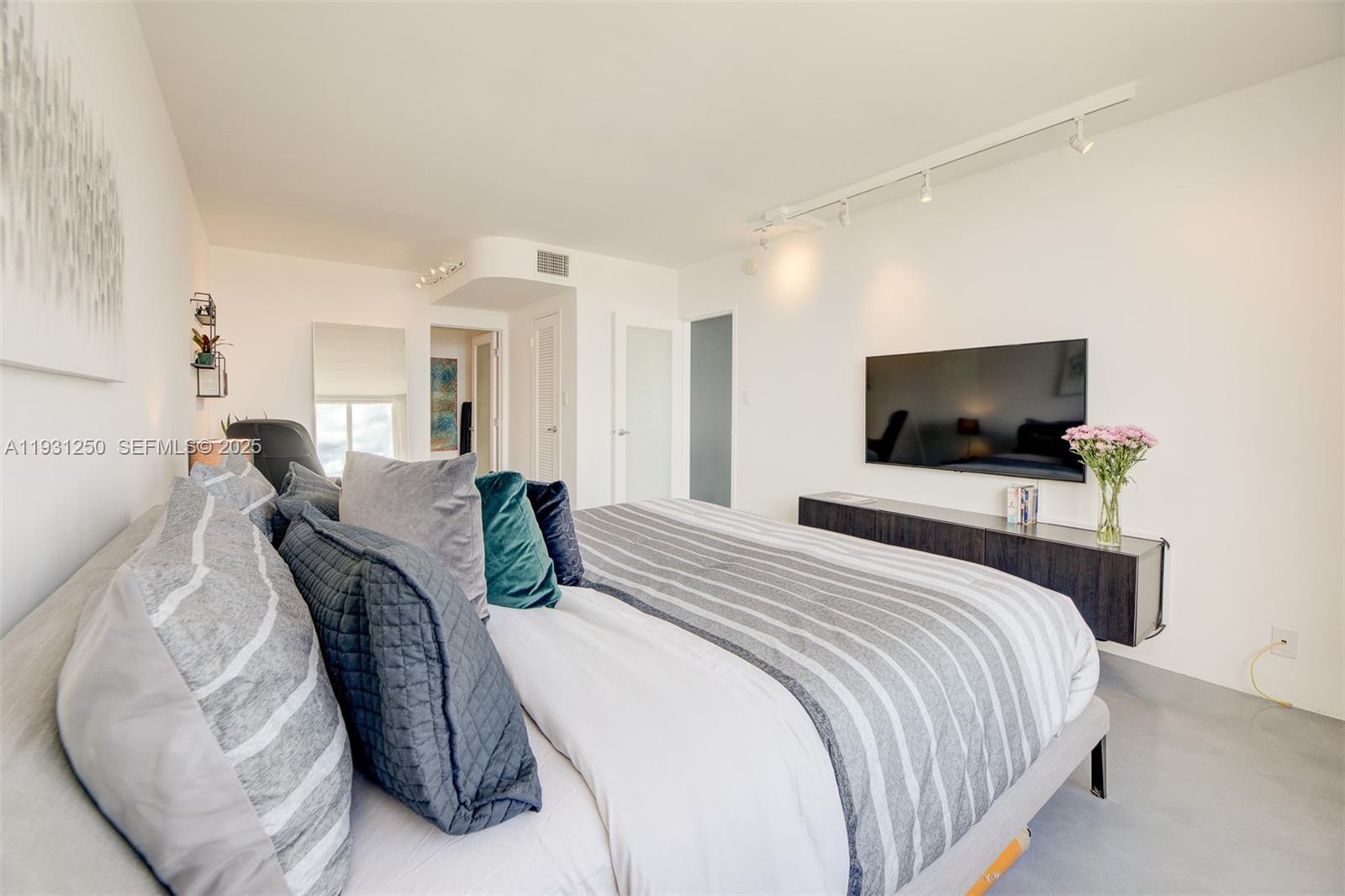 MIRADOR 1000 CONDO - Residential Lease