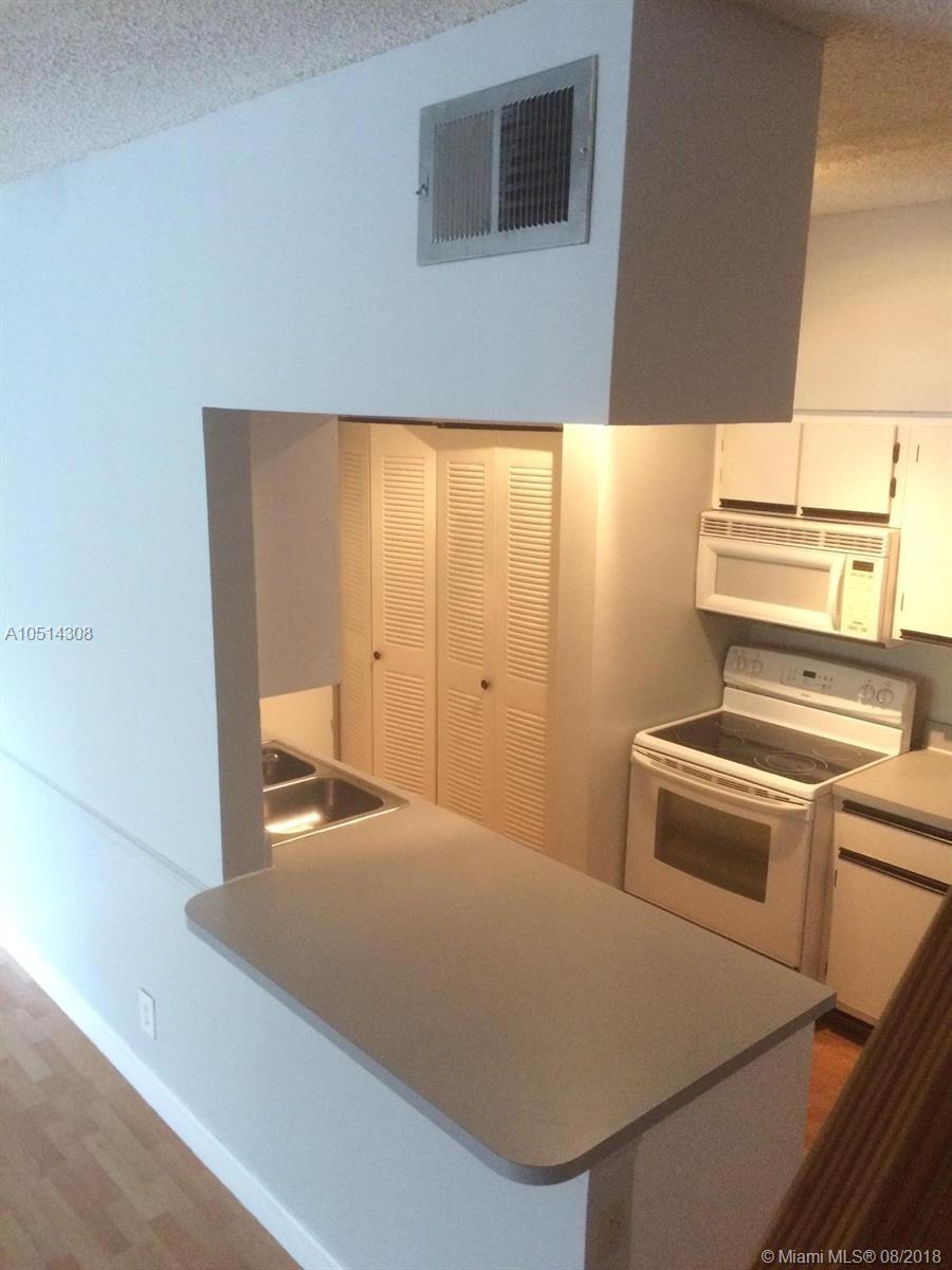 LA HACIENDA COUNTRY CLUB - Residential Lease