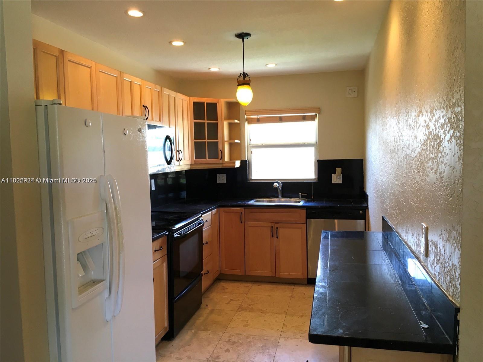 2724 NE 32nd St 2-3