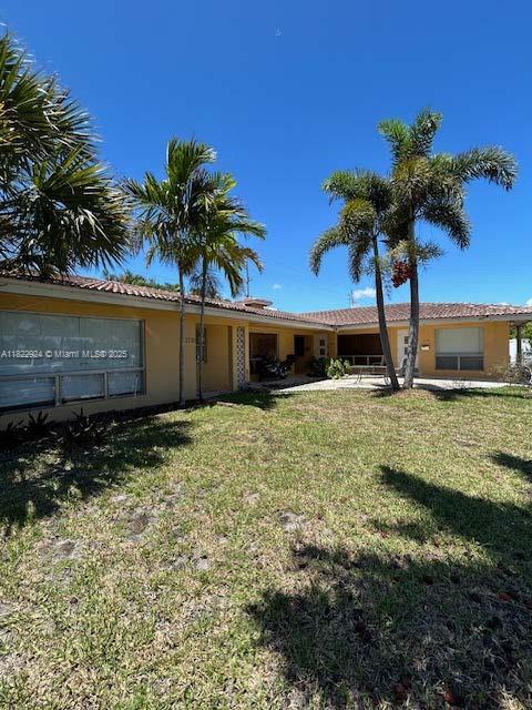 In desirable Coral Ridge subdivision, spacious 4-Bedroom/ 2.5-Bathroom unit, Washer and dryer, private Backyard. Exceptionally located near the Beach, Wilton Manors, Supermarkets, Restaurants, Coral Ridge Mall, Golf course. PARKING. Surface for this unit is 1600 SQFT. READY TO MOVE-IN, RAPID APPROVAL