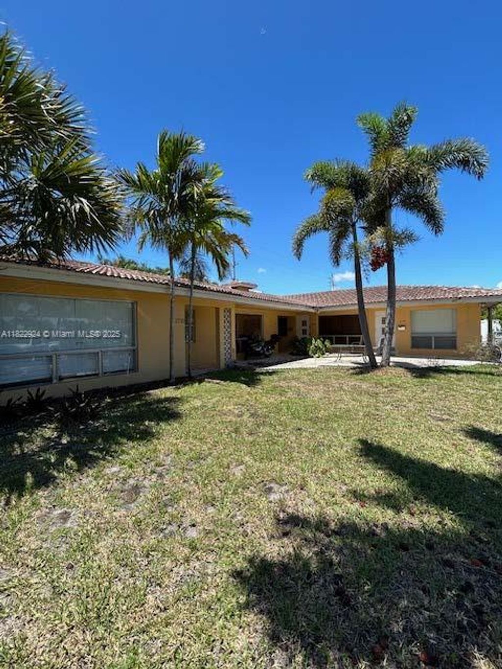 Photo of 2724 NE 32nd St #2-3, Fort Lauderdale, FL 33306 (MLS # A11822924)