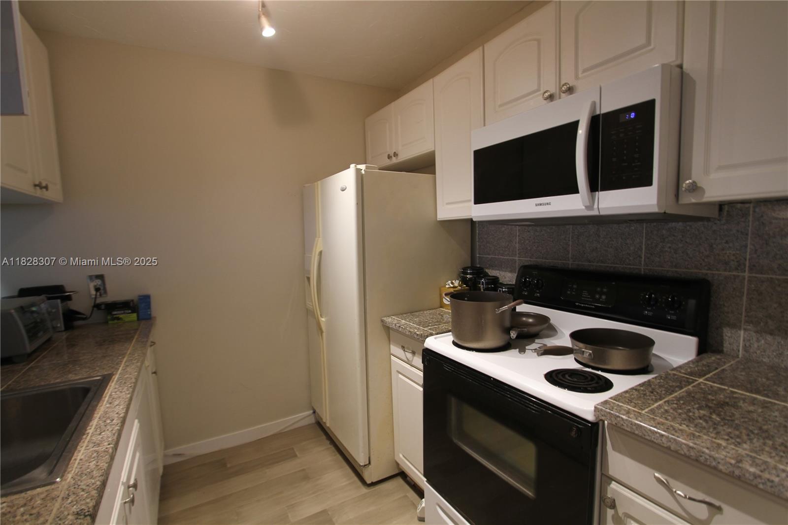 CENTRE HILL COURTS CONDO - Residential