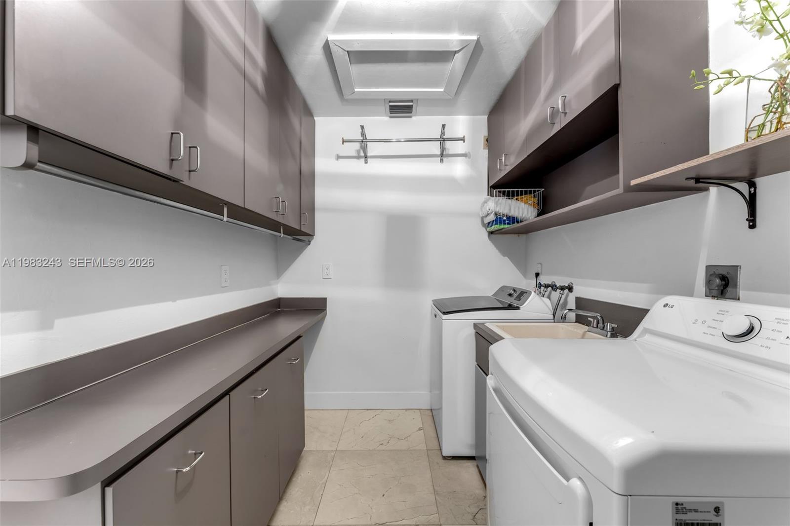 COUNTRY GROVE ESTATES - Residential