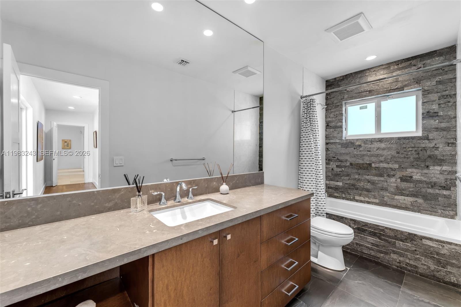 COUNTRY GROVE ESTATES - Residential