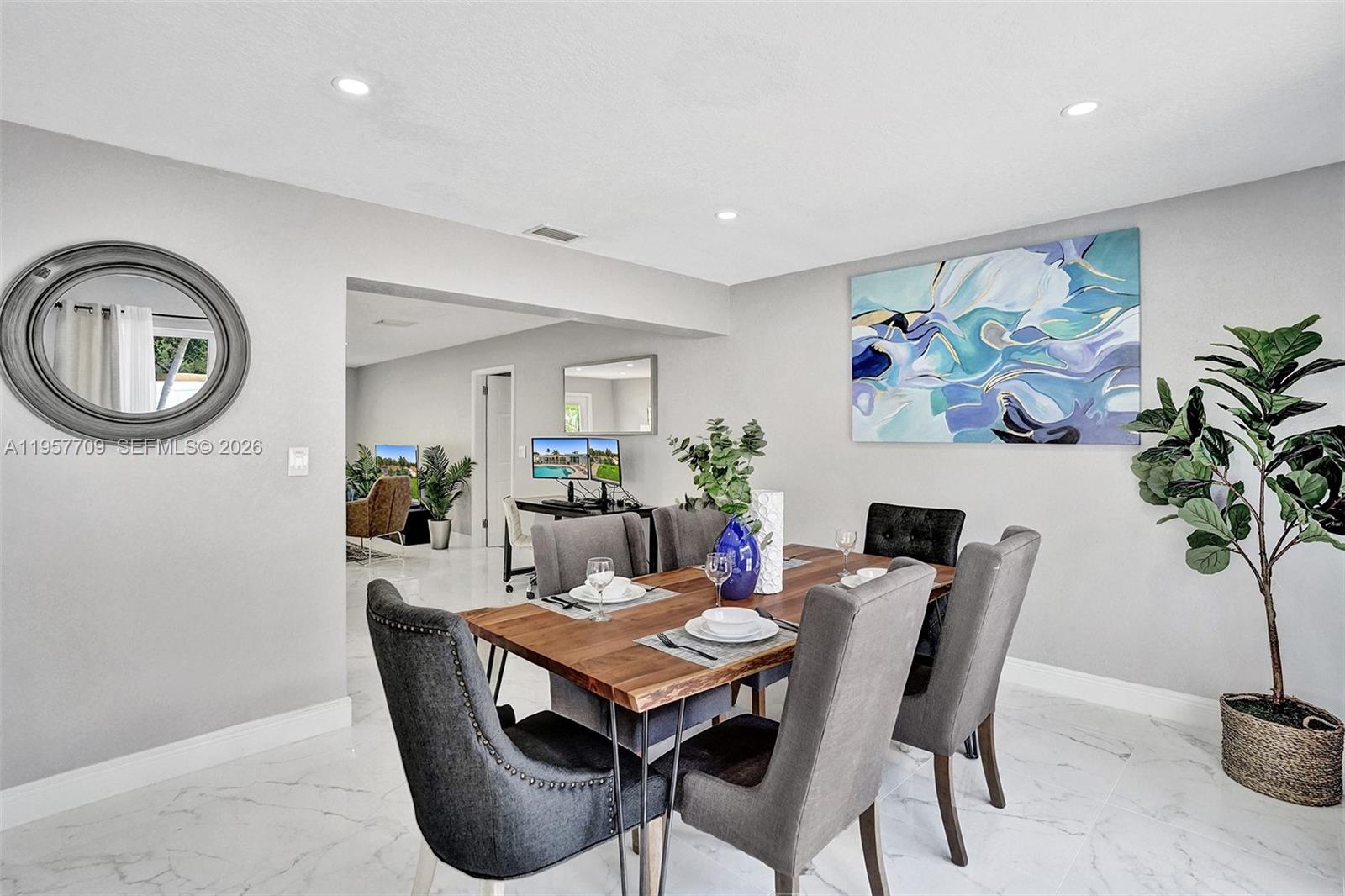 LOIS LANE - Residential