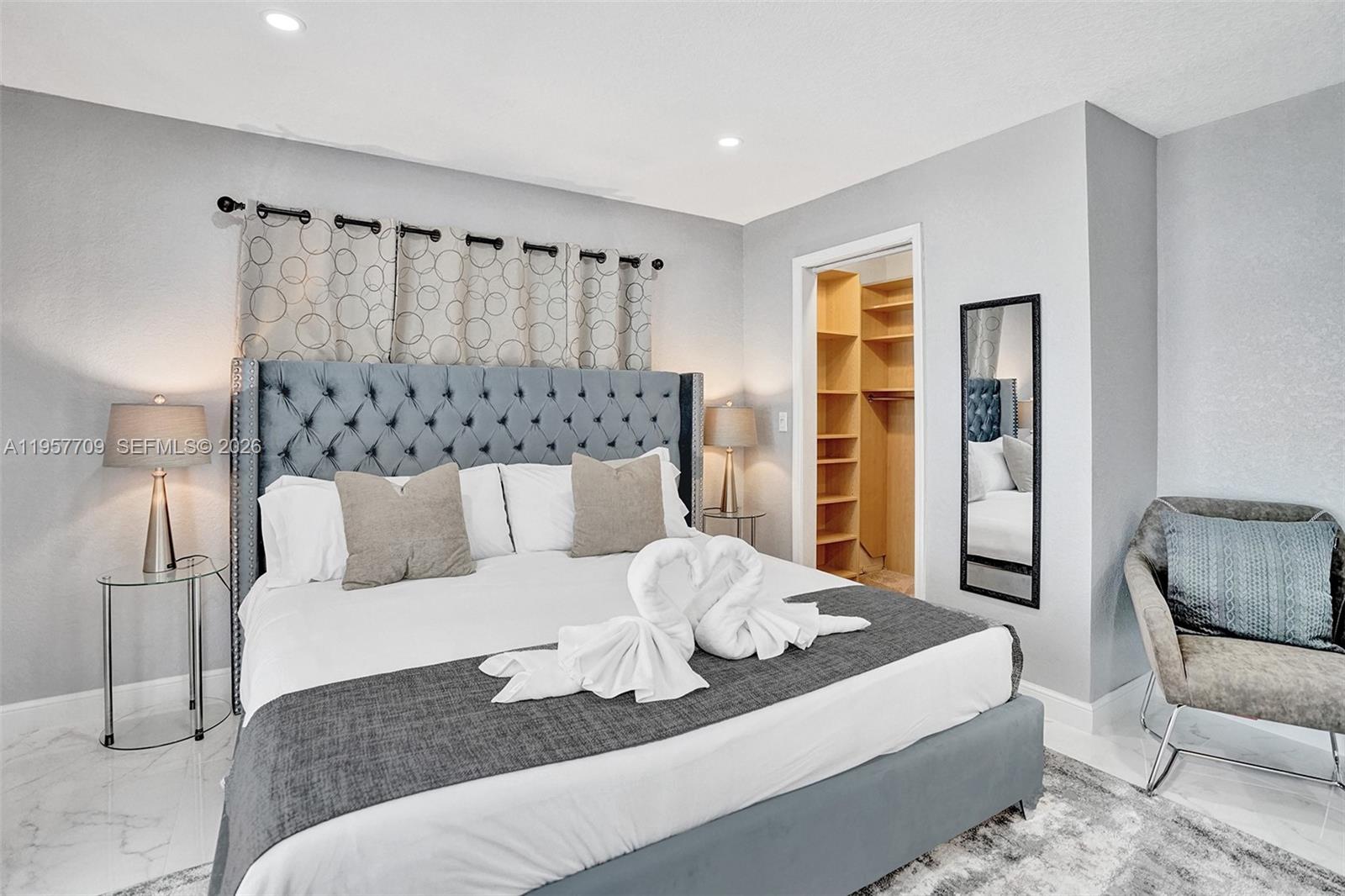 LOIS LANE - Residential