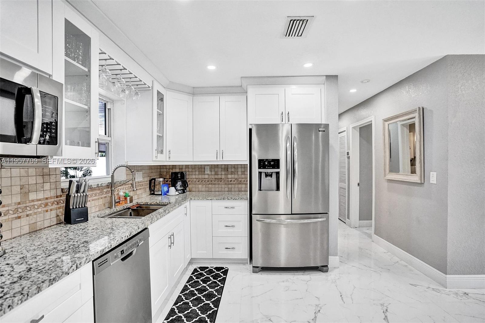 LOIS LANE - Residential