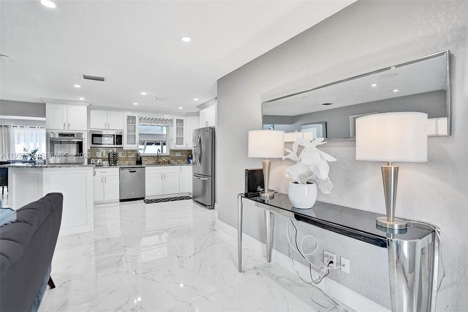 LOIS LANE - Residential