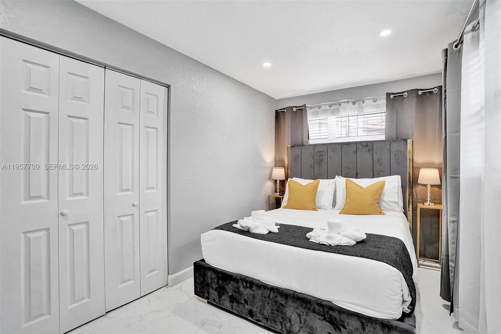 LOIS LANE - Residential