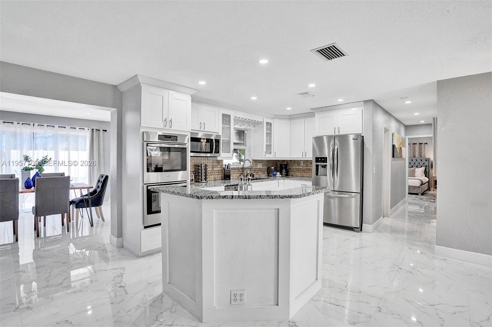 LOIS LANE - Residential