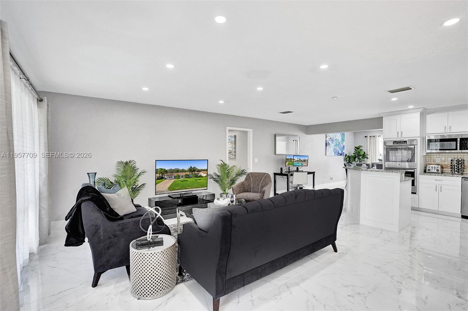 LOIS LANE - Residential