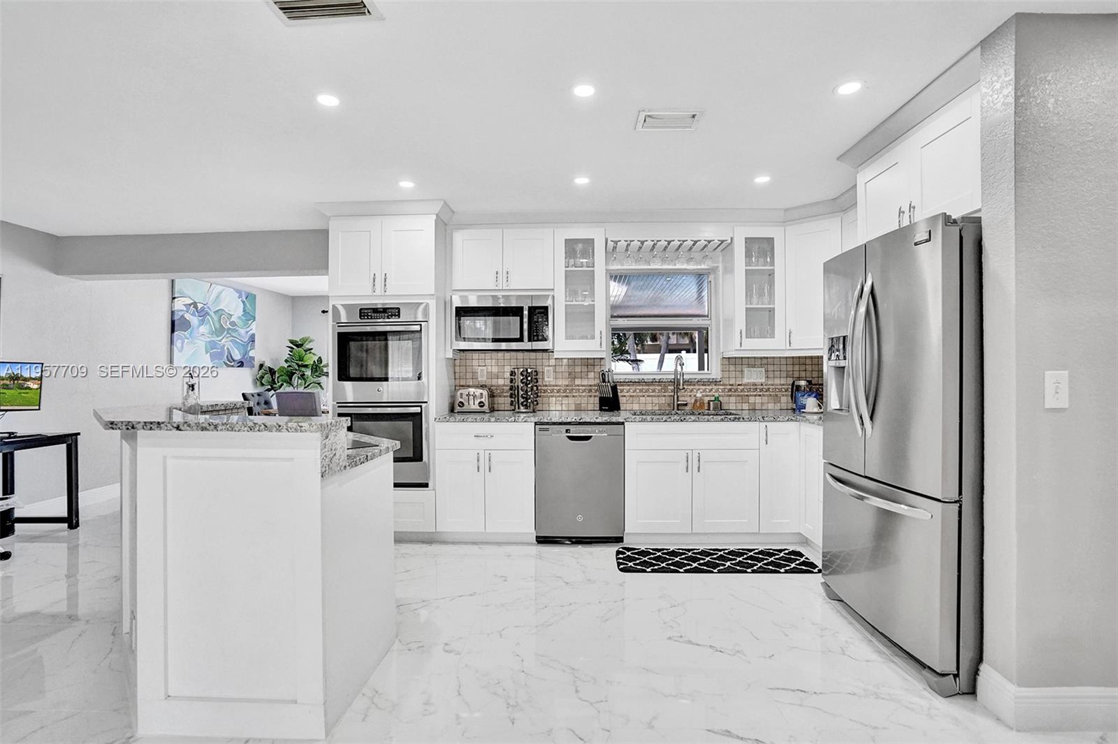 LOIS LANE - Residential