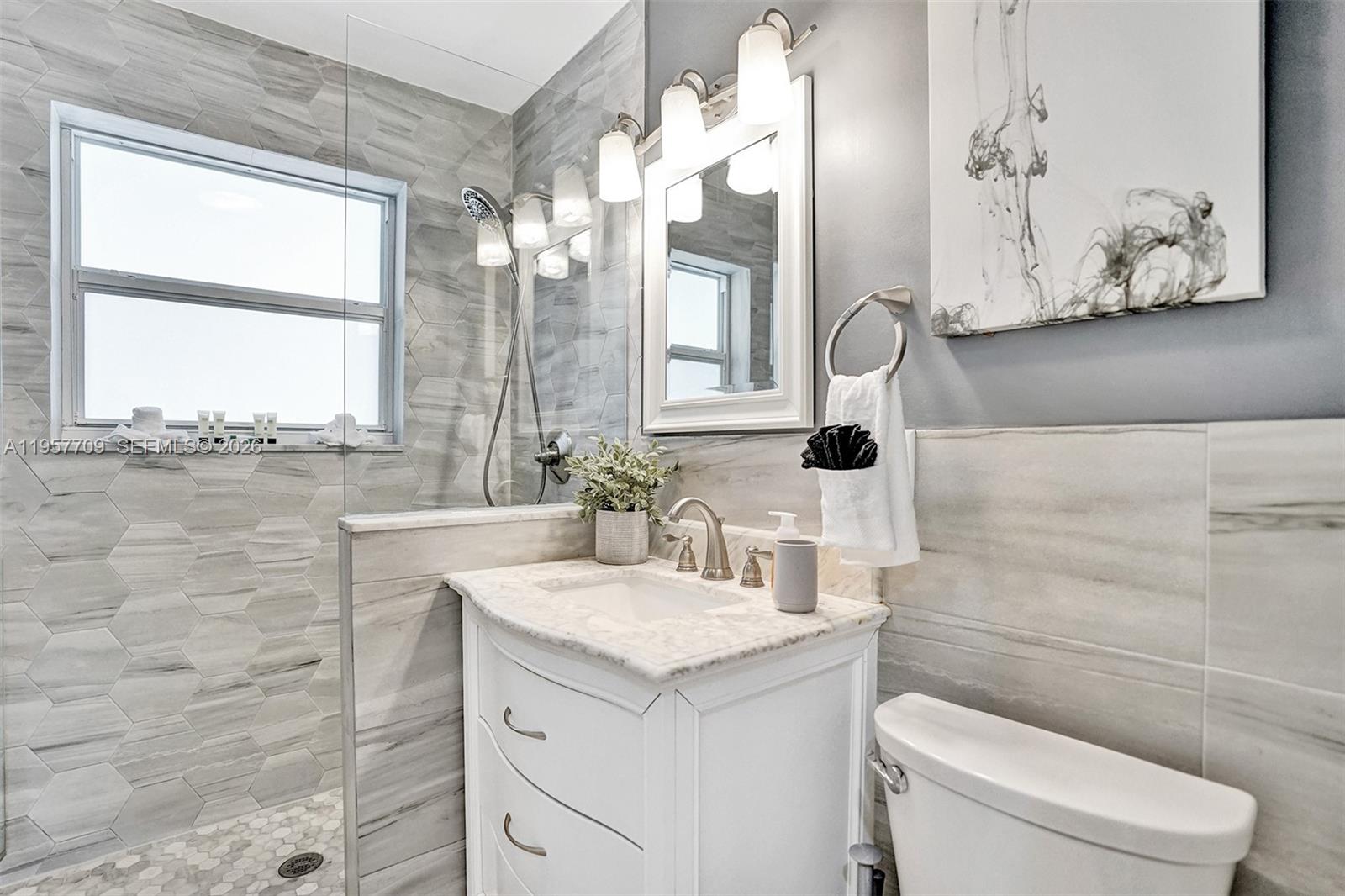 LOIS LANE - Residential