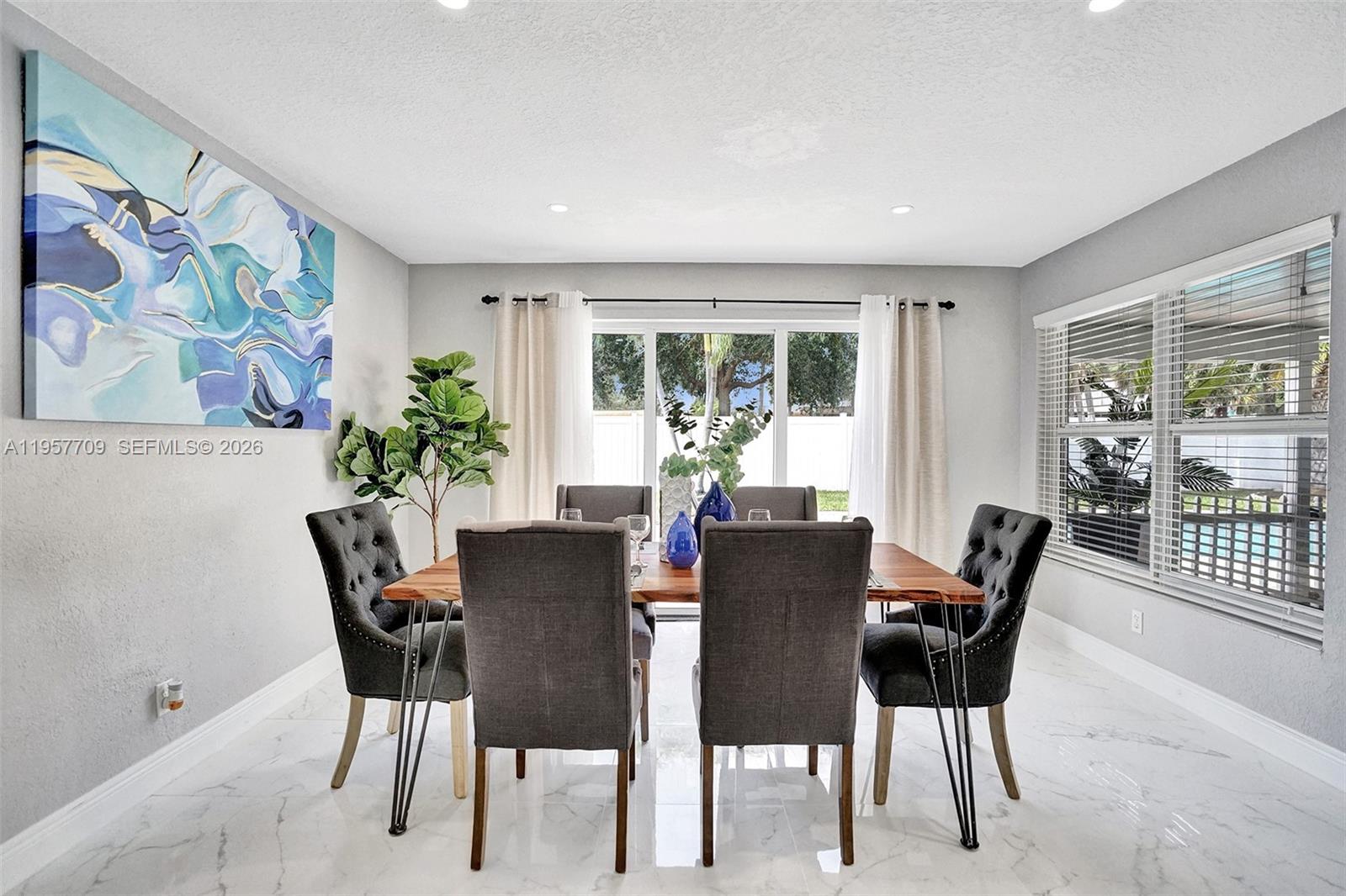 LOIS LANE - Residential