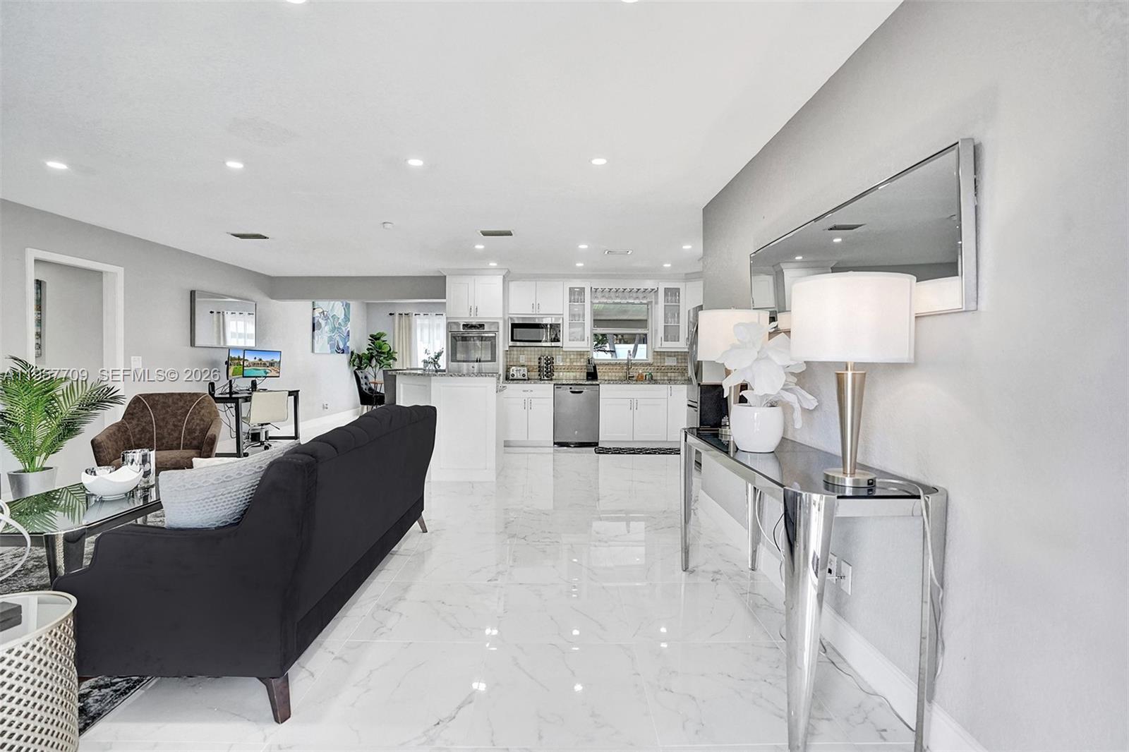 LOIS LANE - Residential