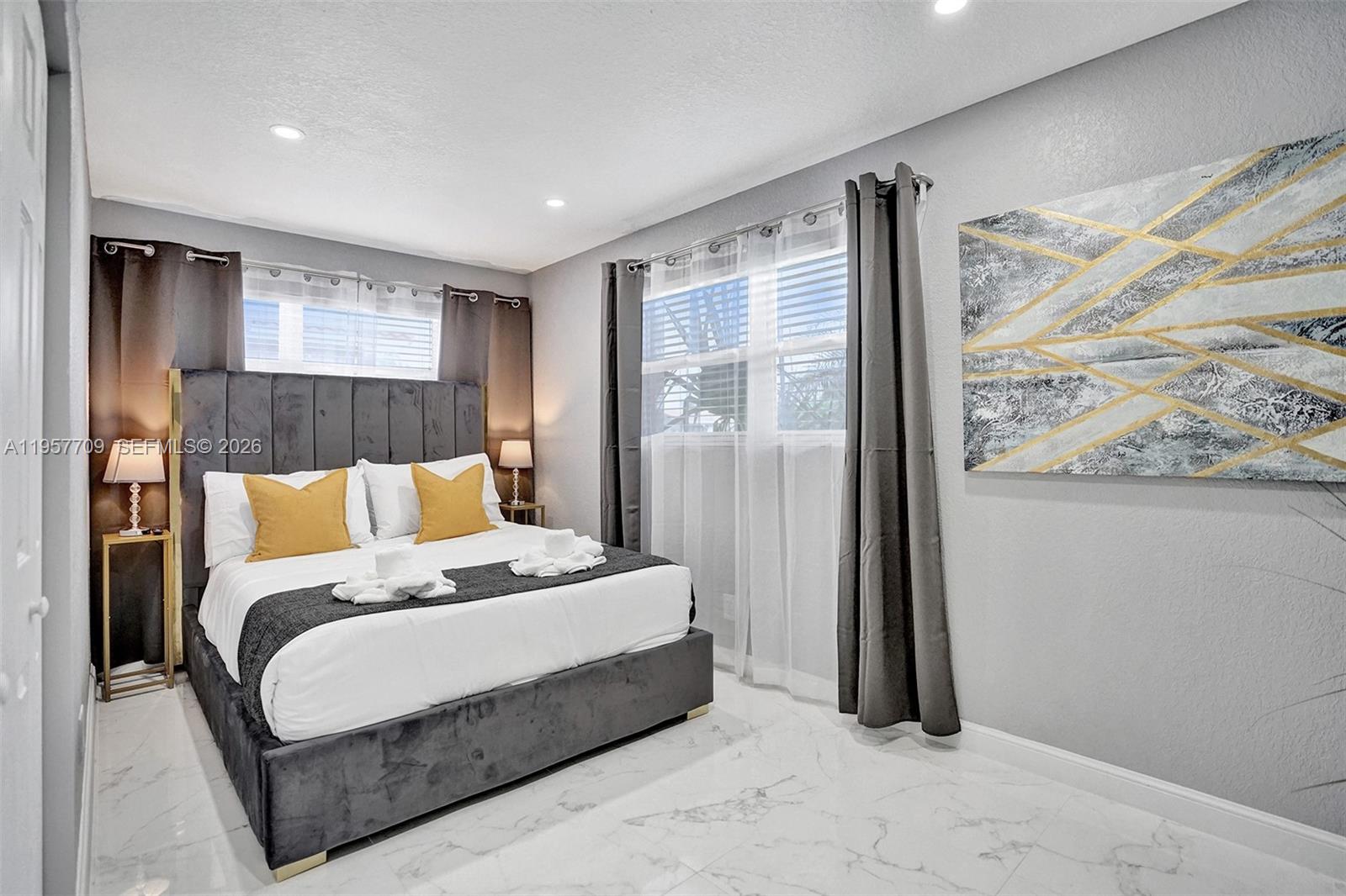 LOIS LANE - Residential