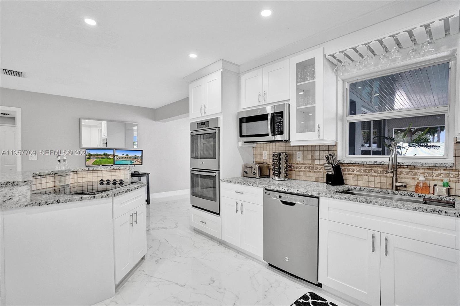 LOIS LANE - Residential