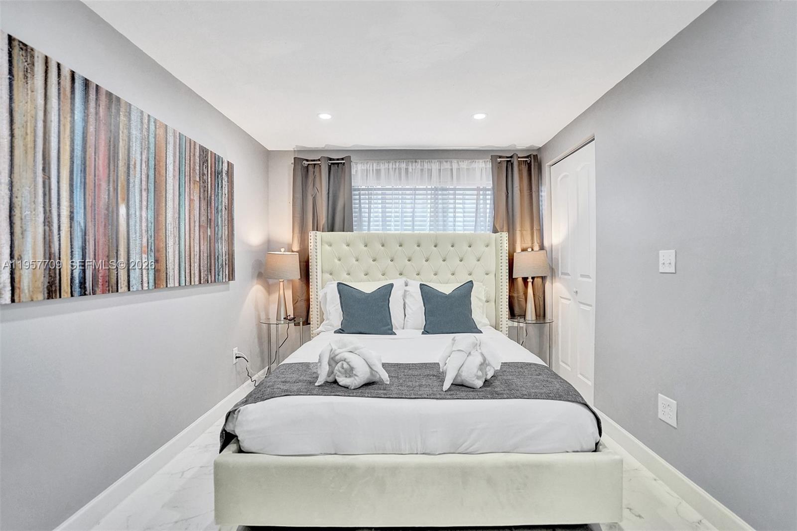 LOIS LANE - Residential