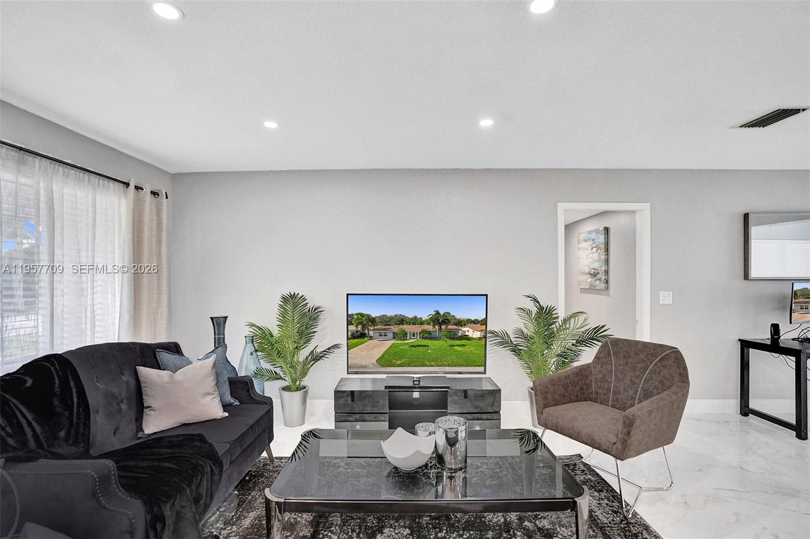 LOIS LANE - Residential