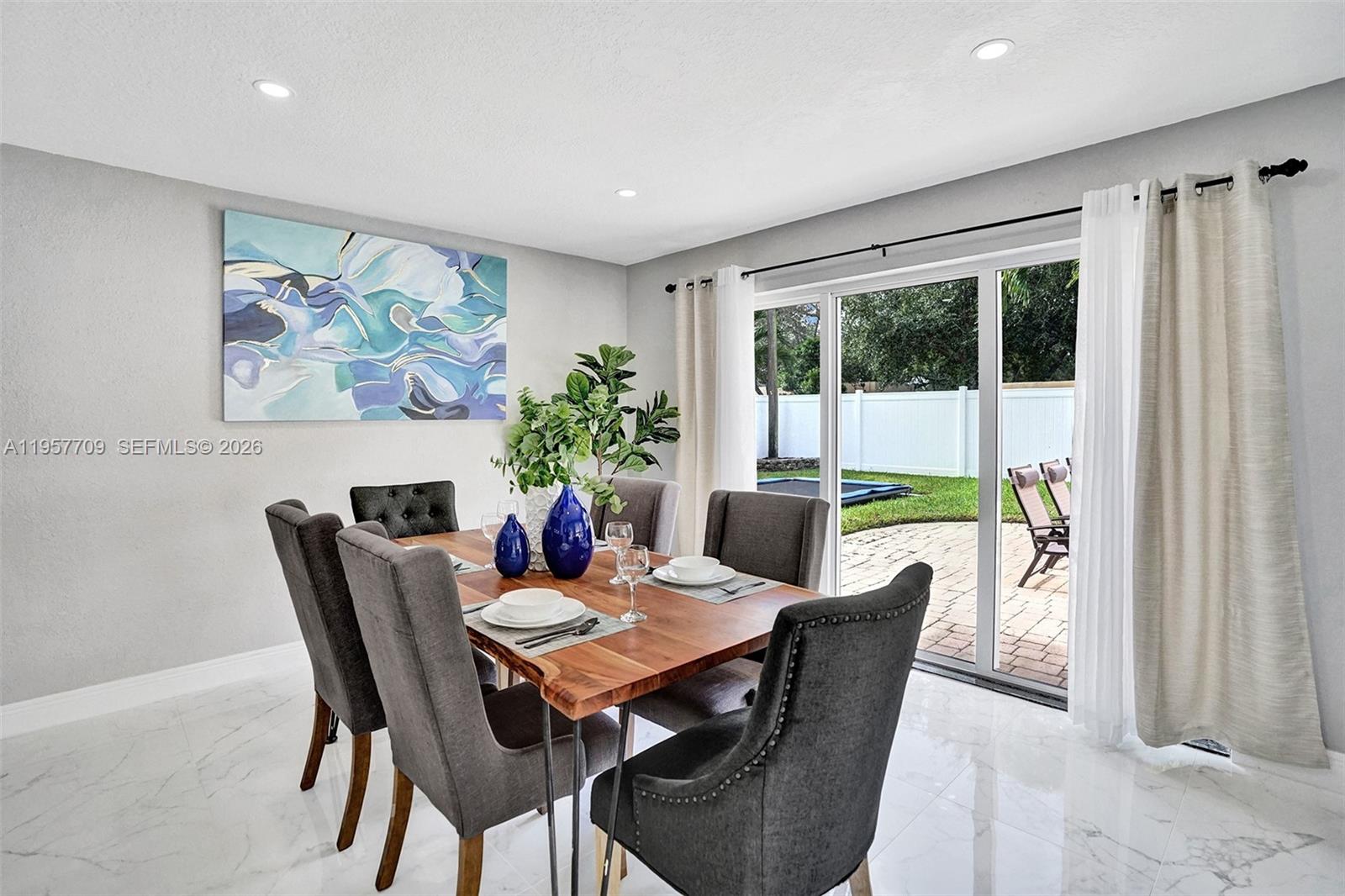 LOIS LANE - Residential