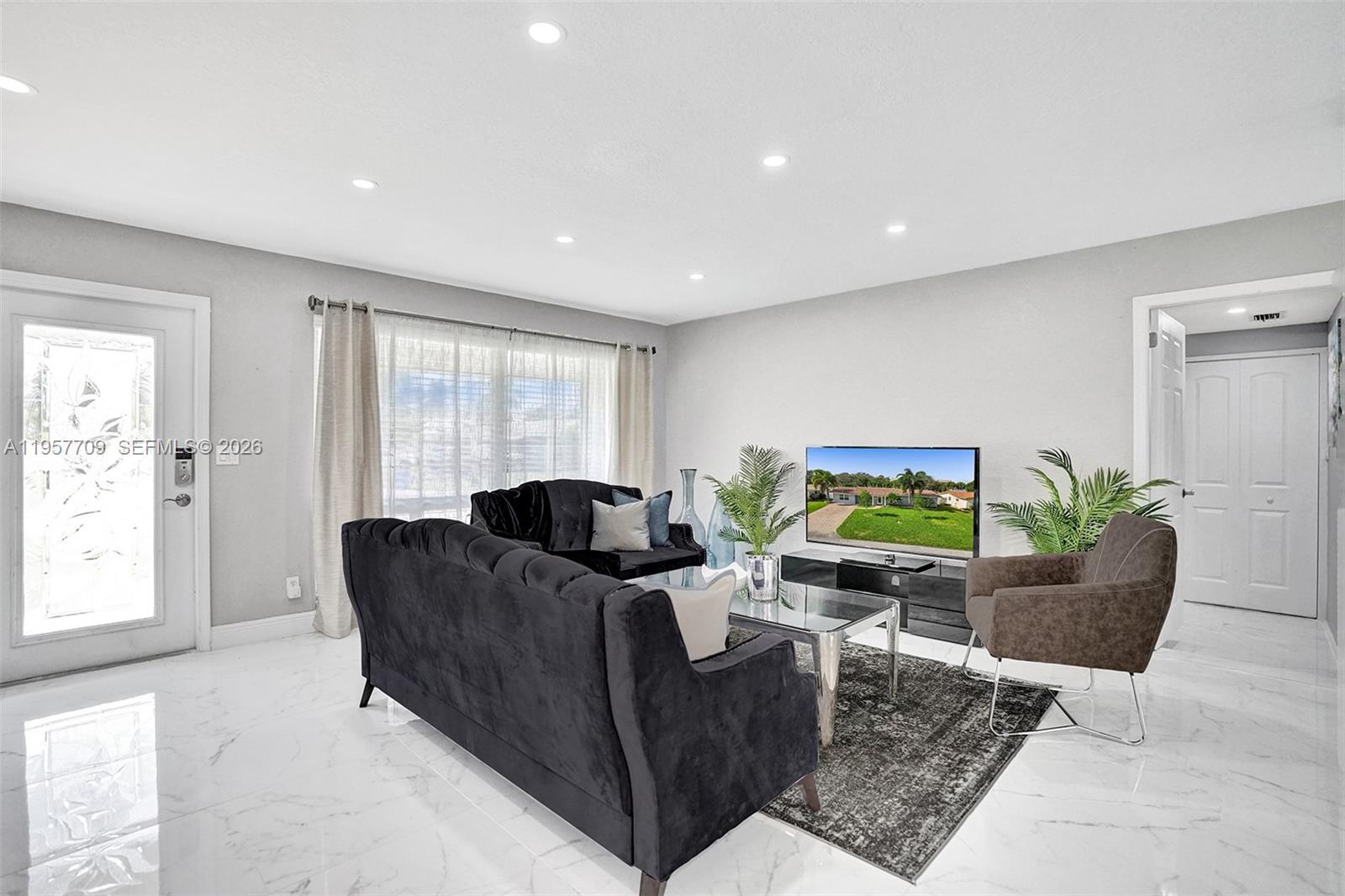 LOIS LANE - Residential