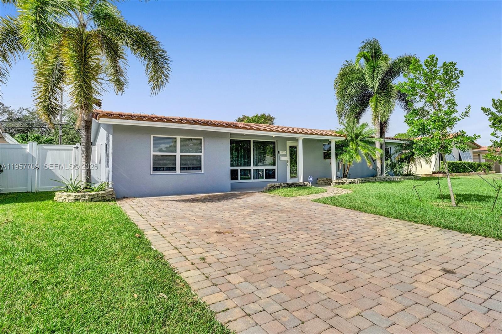 LOIS LANE - Residential