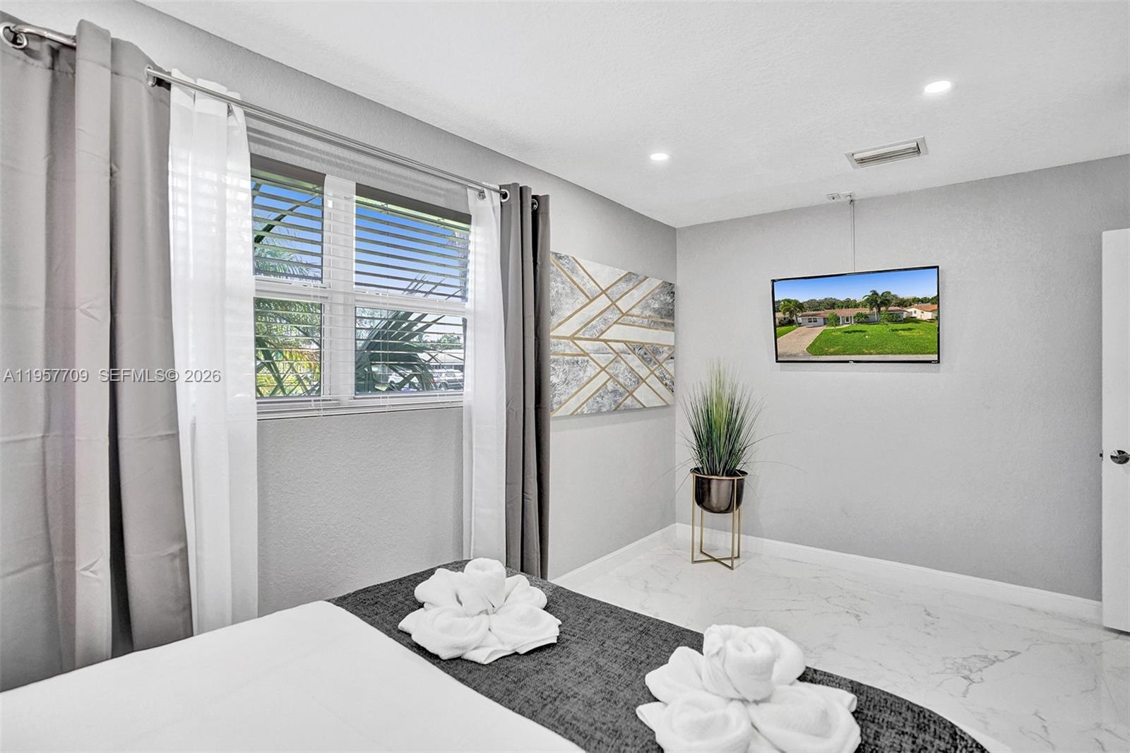 LOIS LANE - Residential