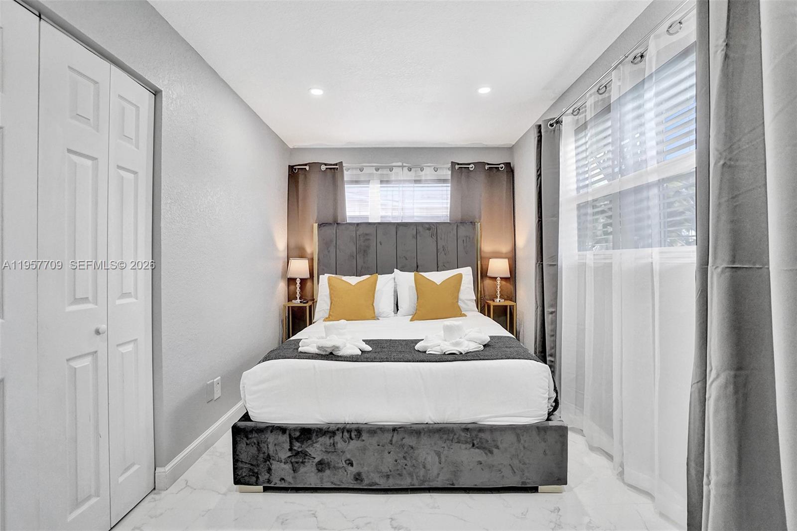 LOIS LANE - Residential