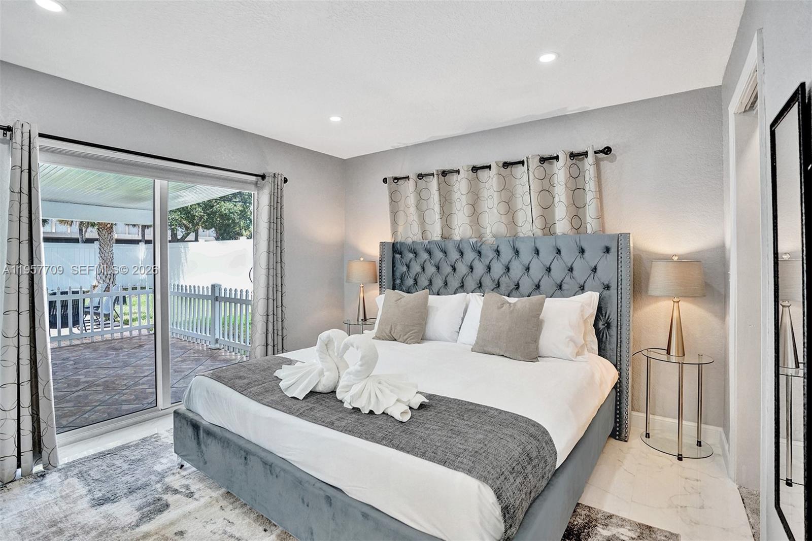 LOIS LANE - Residential