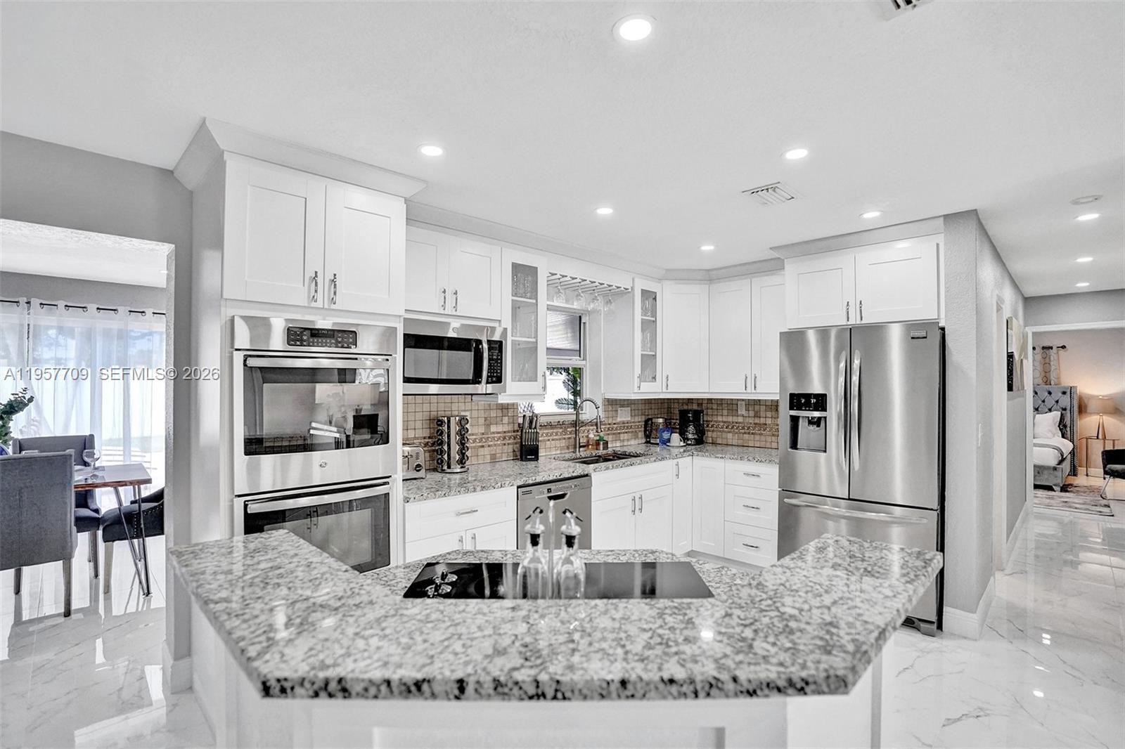 LOIS LANE - Residential