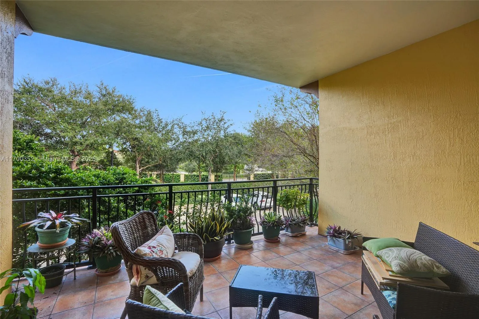 Weston, Florida 33331, United States, 2 Bedrooms Bedrooms, ,3 BathroomsBathrooms,Residential,Pending,30011