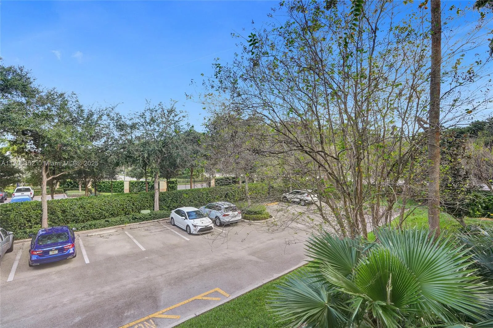 Weston, Florida 33331, United States, 2 Bedrooms Bedrooms, ,3 BathroomsBathrooms,Residential,Pending,30011