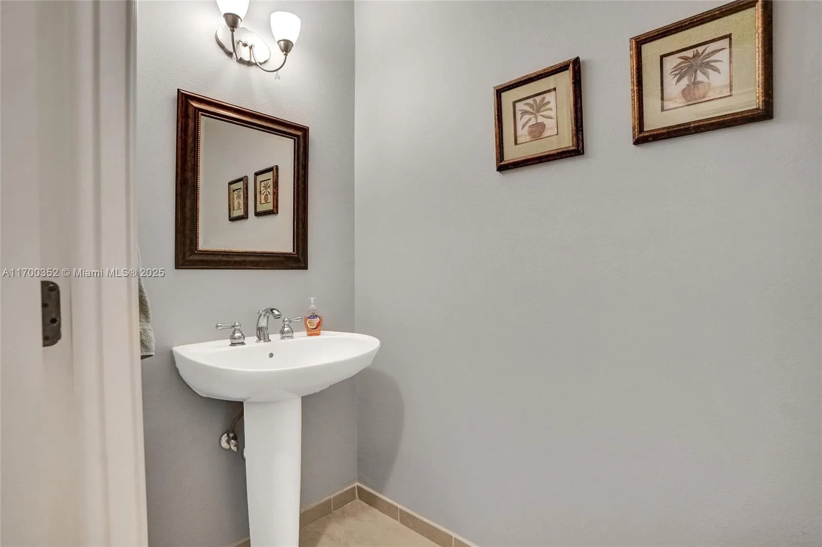 Weston, Florida 33331, United States, 2 Bedrooms Bedrooms, ,3 BathroomsBathrooms,Residential,Pending,30011