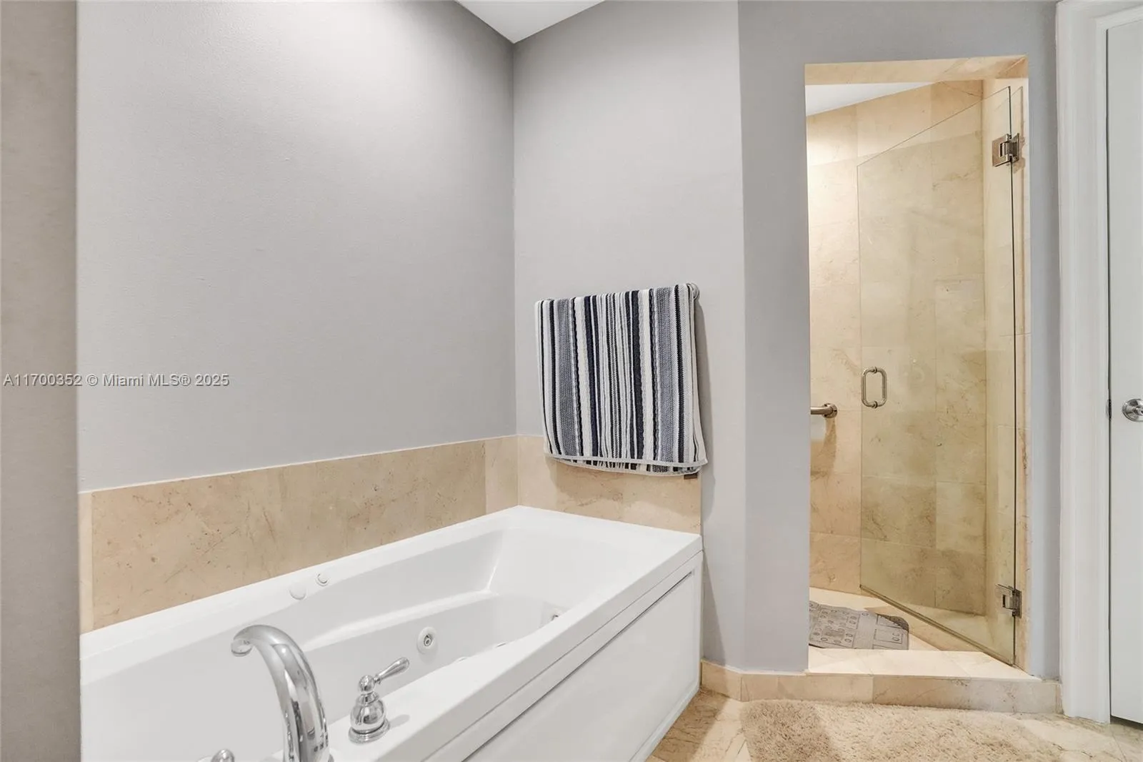 Weston, Florida 33331, United States, 2 Bedrooms Bedrooms, ,3 BathroomsBathrooms,Residential,Pending,30011