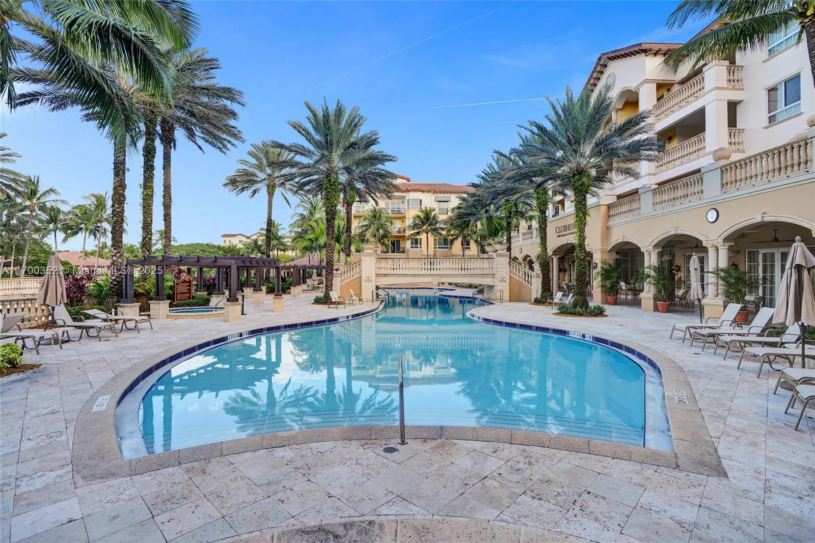 Weston, Florida 33331, United States, 2 Bedrooms Bedrooms, ,3 BathroomsBathrooms,Residential,Pending,30011