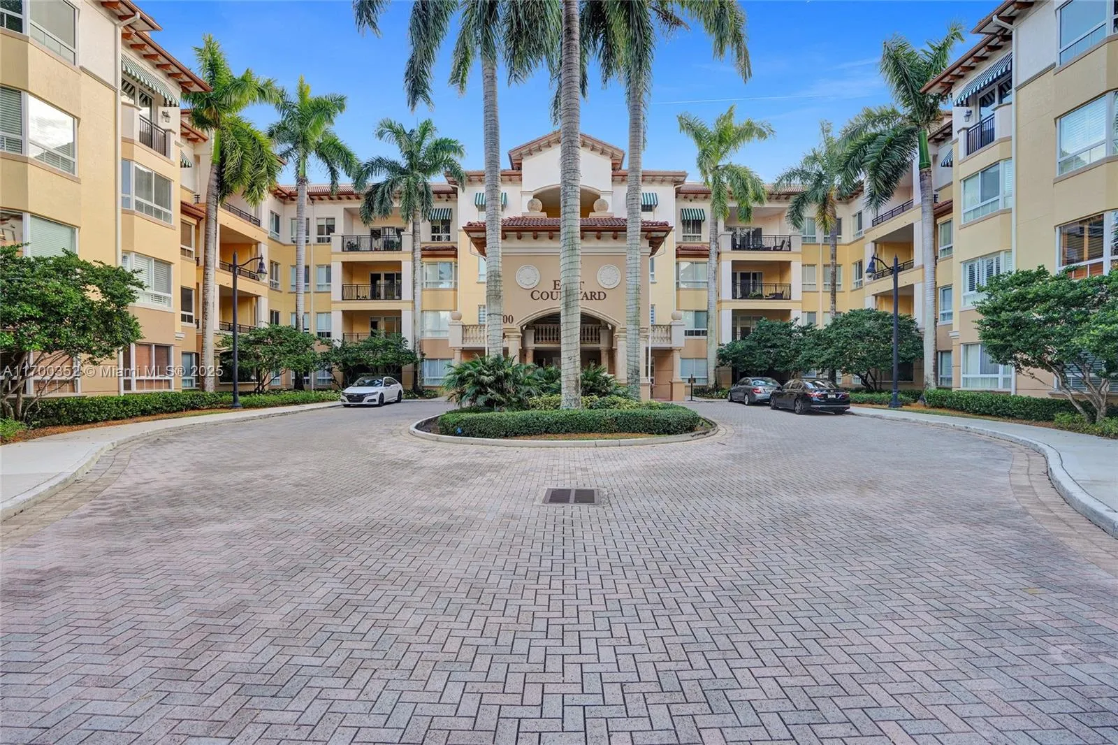 Weston, Florida 33331, United States, 2 Bedrooms Bedrooms, ,3 BathroomsBathrooms,Residential,Pending,30011