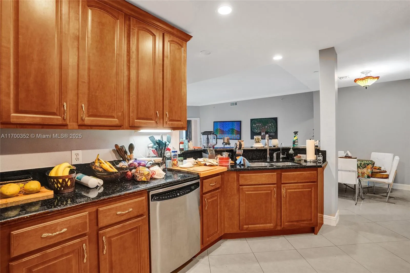 Weston, Florida 33331, United States, 2 Bedrooms Bedrooms, ,3 BathroomsBathrooms,Residential,Pending,30011