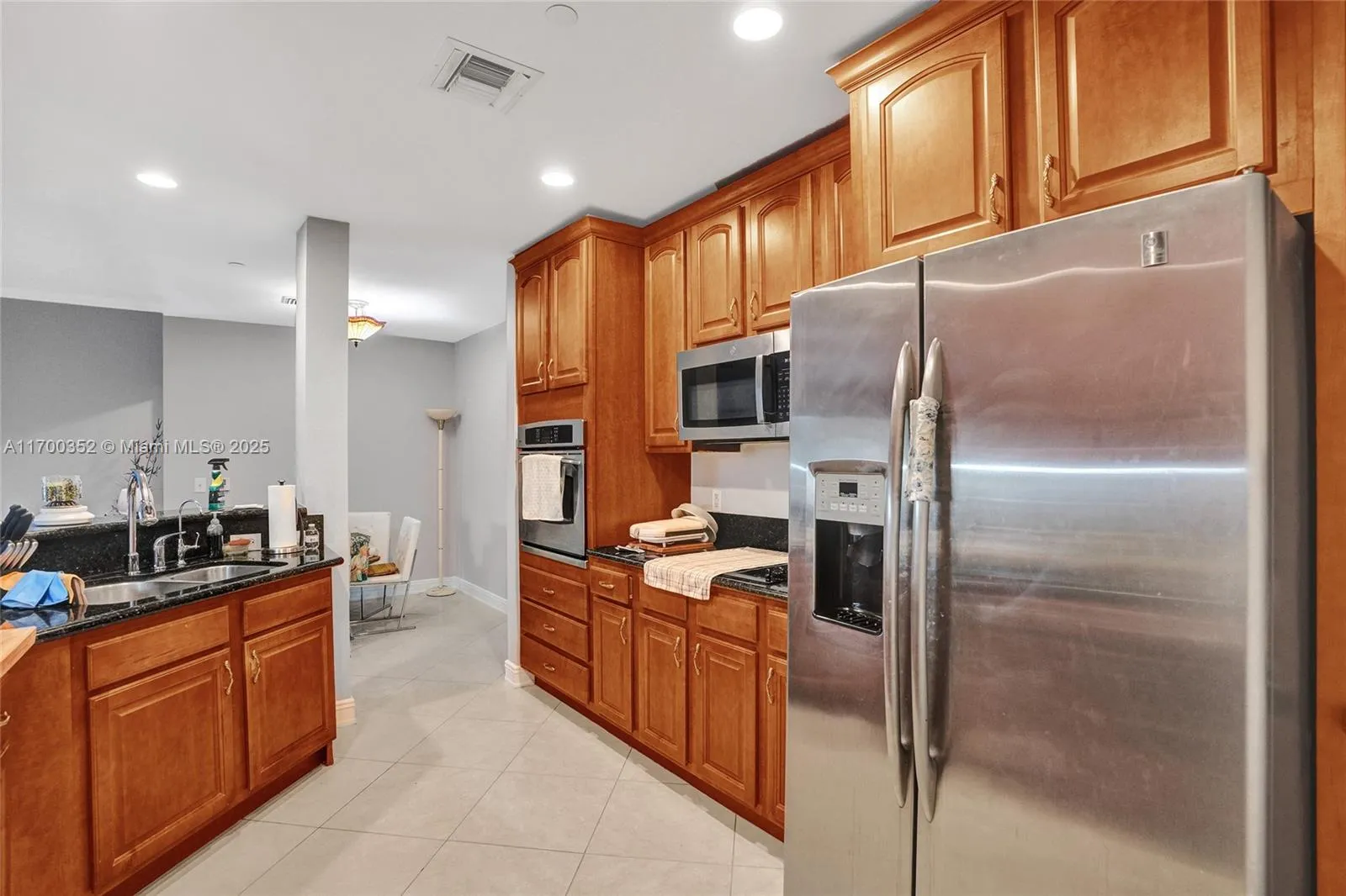 Weston, Florida 33331, United States, 2 Bedrooms Bedrooms, ,3 BathroomsBathrooms,Residential,Pending,30011