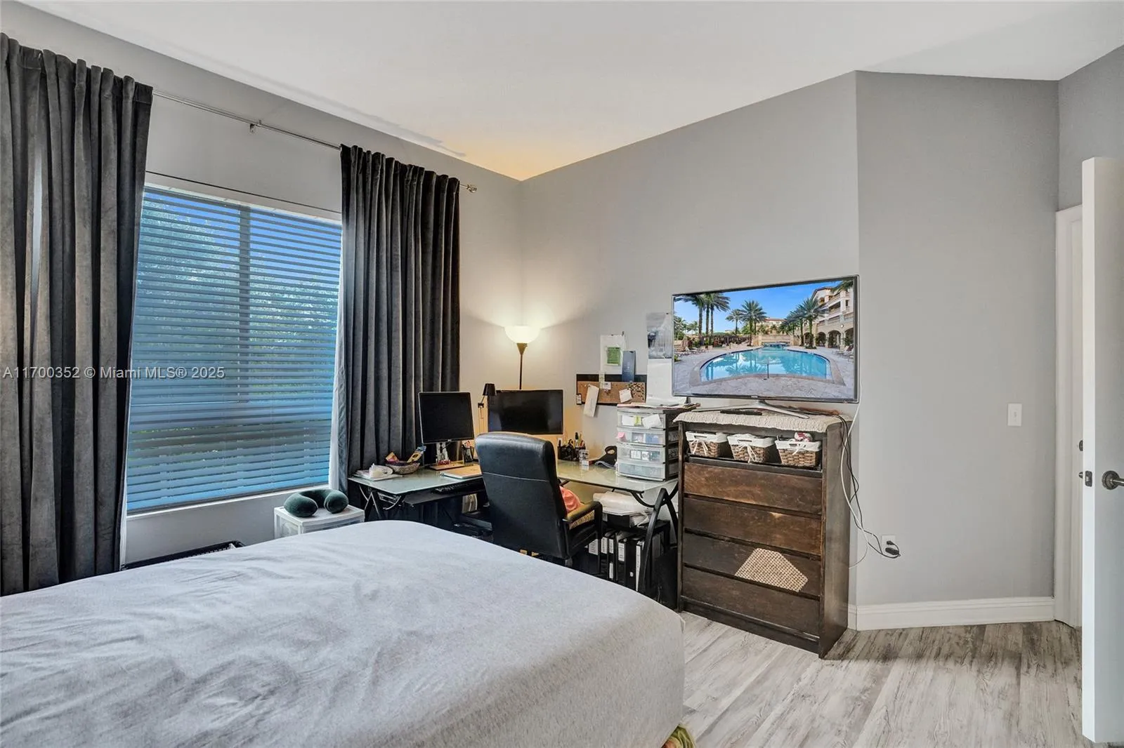 Weston, Florida 33331, United States, 2 Bedrooms Bedrooms, ,3 BathroomsBathrooms,Residential,Pending,30011