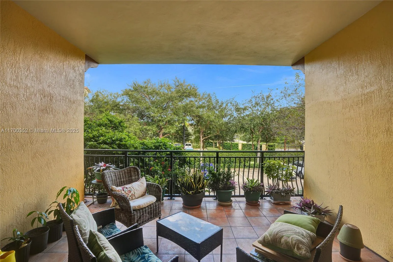 Weston, Florida 33331, United States, 2 Bedrooms Bedrooms, ,3 BathroomsBathrooms,Residential,Pending,30011