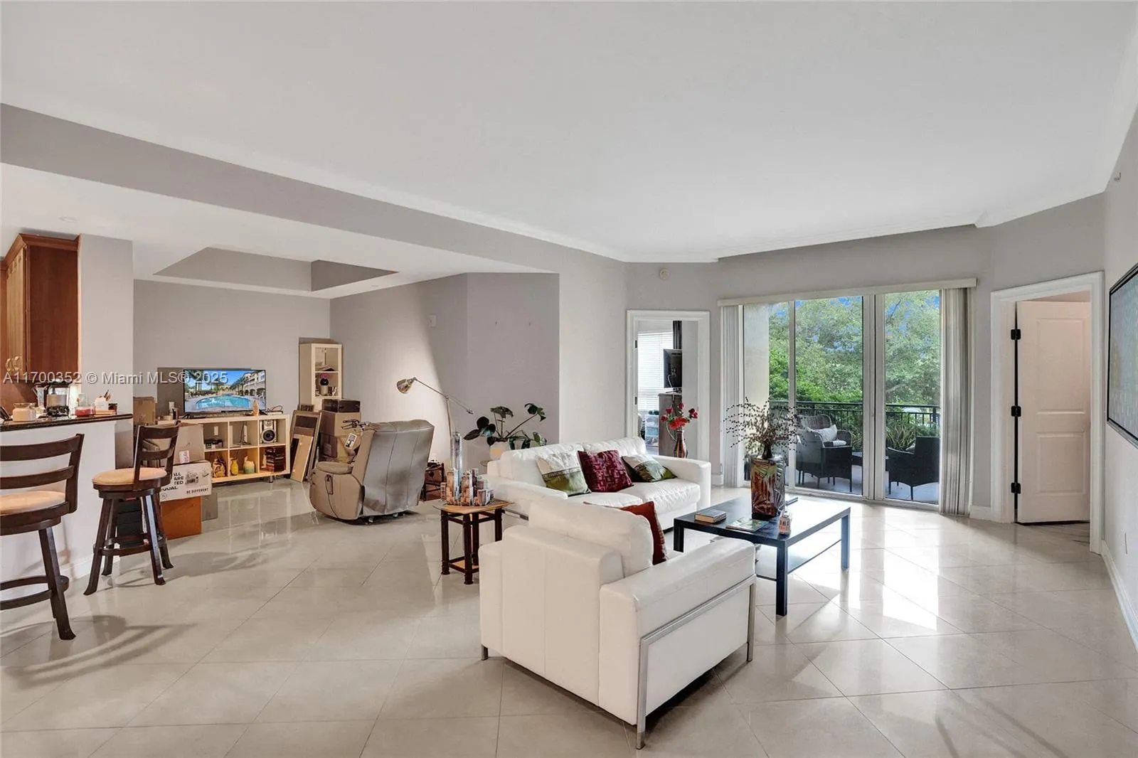 Weston, Florida 33331, United States, 2 Bedrooms Bedrooms, ,3 BathroomsBathrooms,Residential,Pending,30011