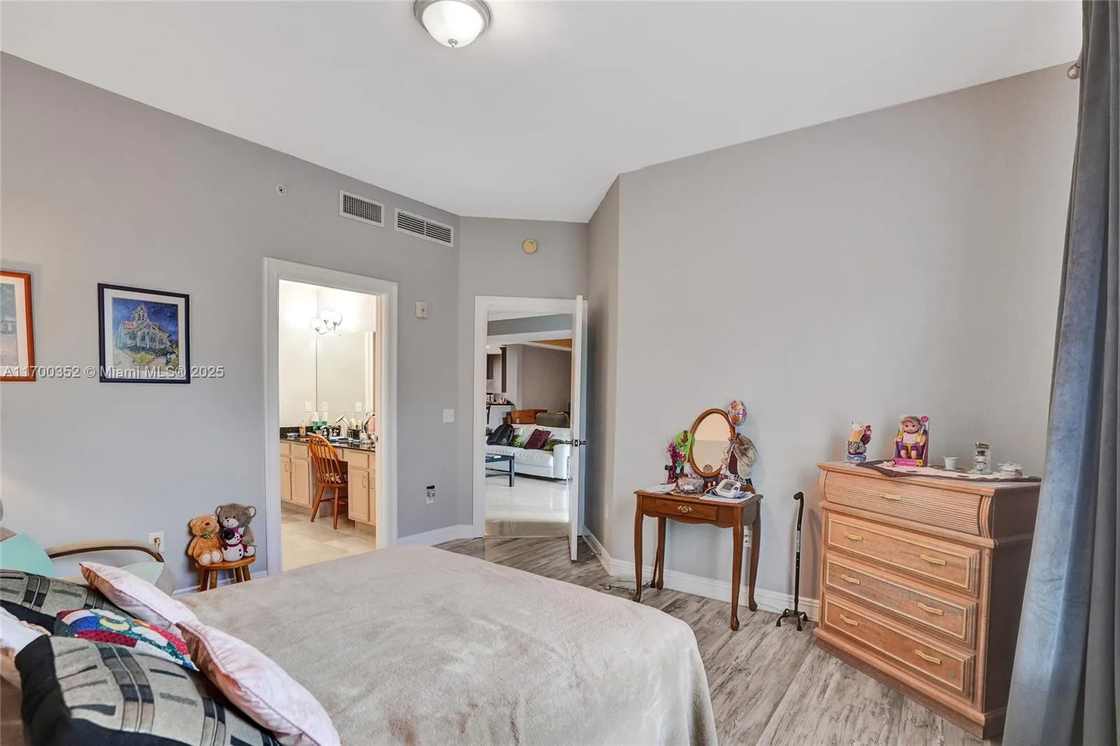 Weston, Florida 33331, United States, 2 Bedrooms Bedrooms, ,3 BathroomsBathrooms,Residential,Pending,30011