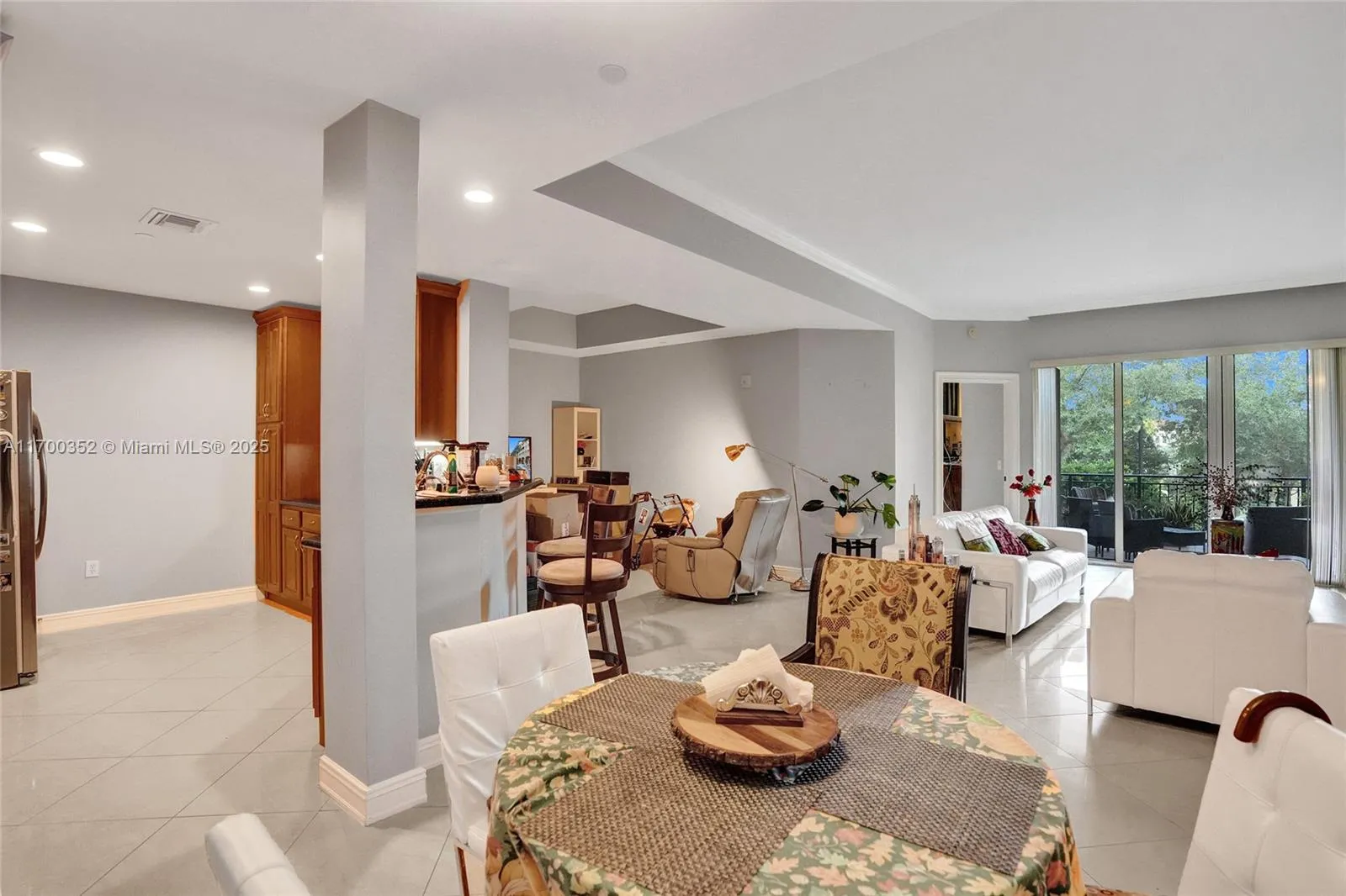 Weston, Florida 33331, United States, 2 Bedrooms Bedrooms, ,3 BathroomsBathrooms,Residential,Pending,30011