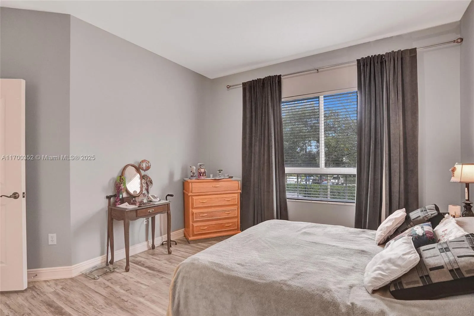 Weston, Florida 33331, United States, 2 Bedrooms Bedrooms, ,3 BathroomsBathrooms,Residential,Pending,30011